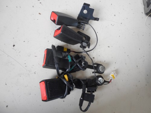 Aggancio cintura di sicurezza ant. sx.