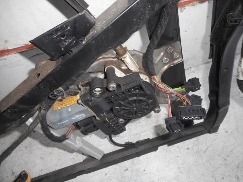 Alzacristallo elettr. porta ant.  sx.