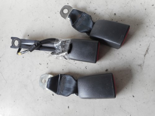 Aggancio serratura porta ant.  sx.