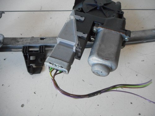 Alzacristallo elettr. porta ant.  dx. 