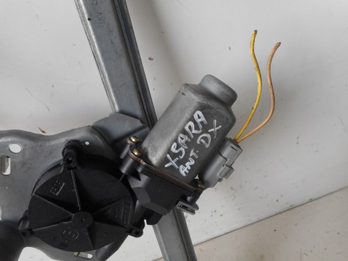 Alzacristallo elettr. porta ant. sx. Alzacristallo elettr. porta ant. sx.