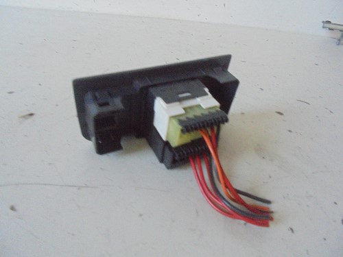 Interruttore alzacristalli porta ant sx.