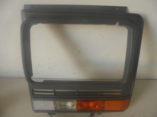 Cornice fanalino ant. sx.