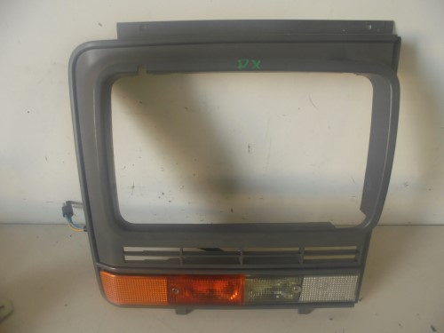 Cornice fanalino ant.  dx. 