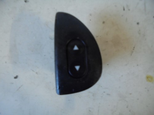 Interruttore alzacristalli porta ant sx. Interruttore alzacristalli porta ant sx.