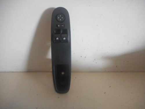 Interruttore alzacristalli porta ant  sx.