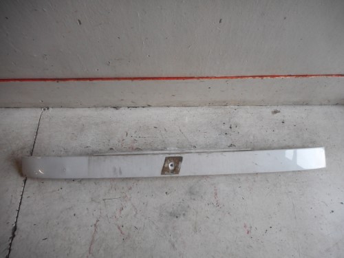 Griglia centr. sottoparabrezza Griglia centr. sottoparabrezza