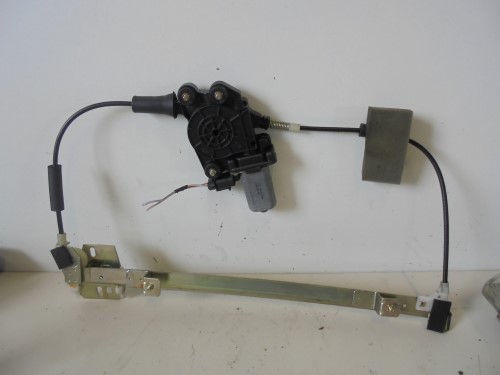 Alzacristallo elettr. porta ant. con motorino dx. Alzacristallo elettr. porta ant. con motorino dx.