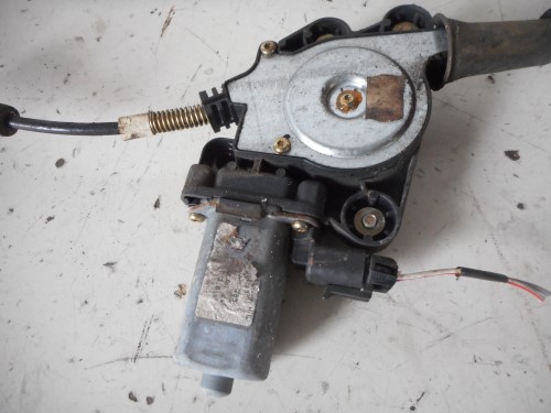 Alzacristallo elettr. porta ant. con motorino dx. Alzacristallo elettr. porta ant. con motorino dx.