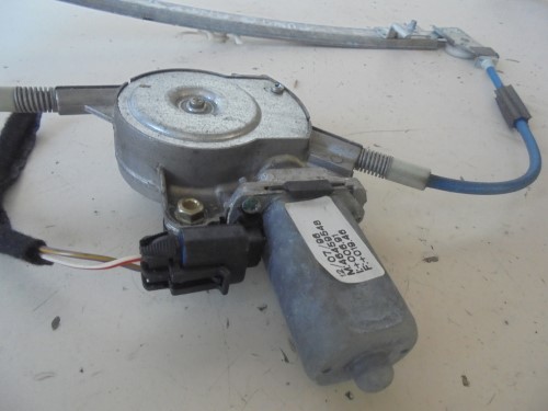 Alzacristallo elettr. porta ant. sx. Alzacristallo elettr. porta ant. sx.