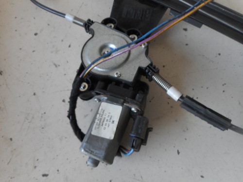 Alzacristallo elettr. porta ant. con motorino  sx.