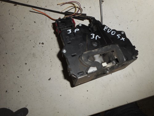 Serratura porta ant.  sx.