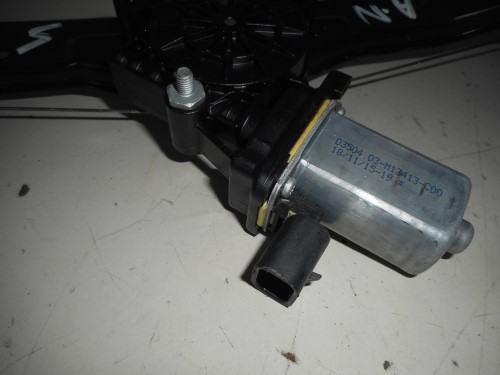 Alzacristallo elettr. porta ant.  sx.