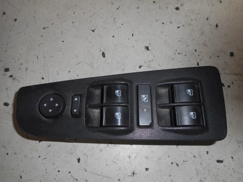 Interruttore alzacristalli porta ant sx.