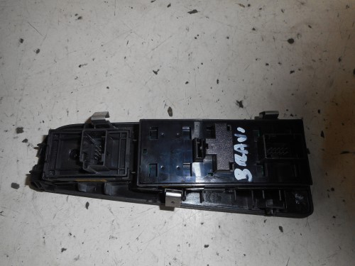 Interruttore alzacristalli porta ant sx.