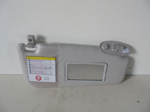 Aletta parasole parabrezza dx. Aletta parasole parabrezza dx.