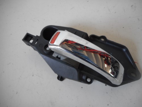 Maniglia porta ant.  sx.