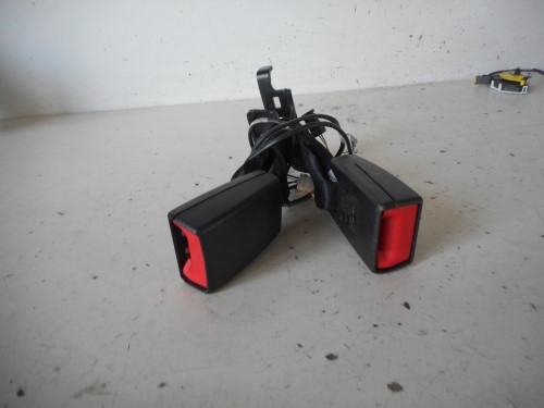 Aggancio cintura di sicurezza ant.  dx. 