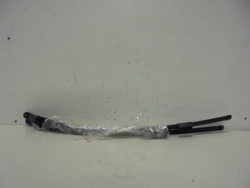 Braccio tergiparabrezza dx. 