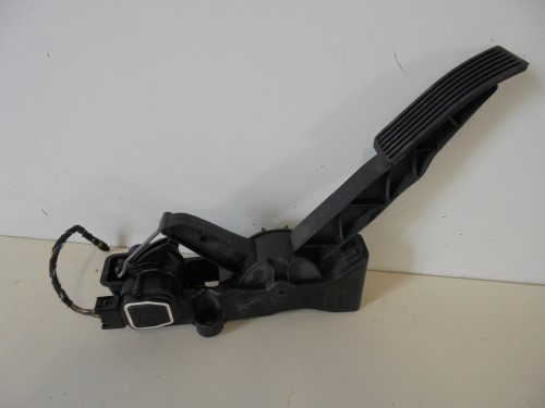 Pedale acceleratore 