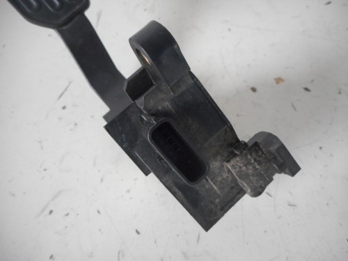 Pedale acceleratore Pedale acceleratore