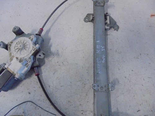 Alzacristallo elettr. porta ant.  sx.