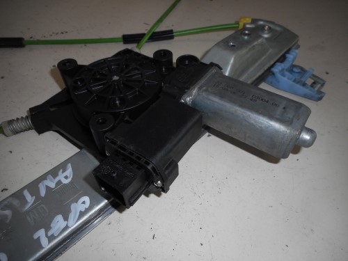 Alzacristallo elettr. porta ant. sx.