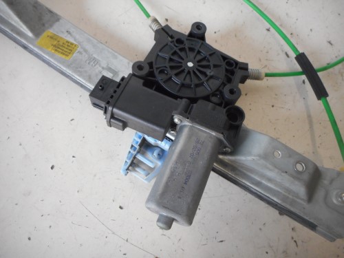 Alzacristallo elettr. porta ant. sx.