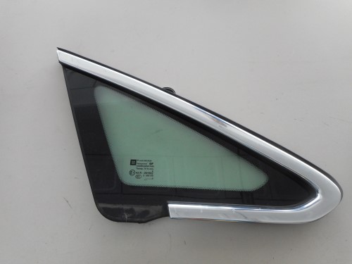 Fisso parafango ant.  dx. 