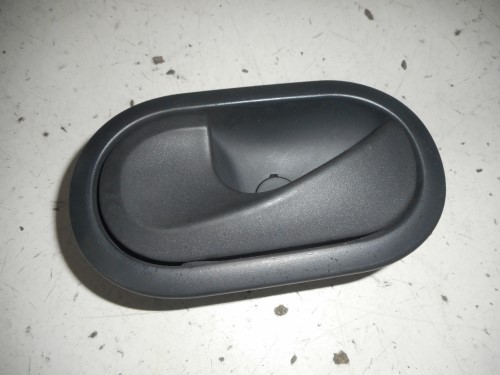 Maniglia porta ant.  sx.