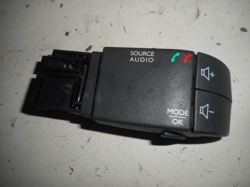 Blocco comandi autoradio dx. 