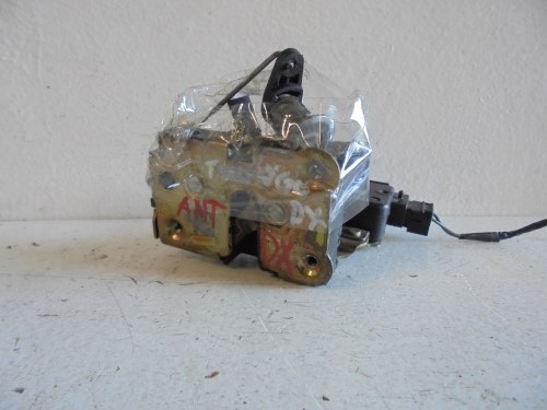 Serratura porta ant.  dx. 