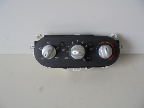 Blocco comando climatizzazione Blocco comando climatizzazione