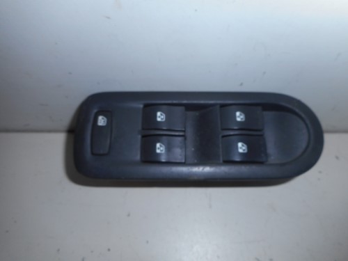 Interruttore alzacristalli porta ant  sx.