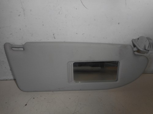 Aletta parasole parabrezza dx. Aletta parasole parabrezza dx.