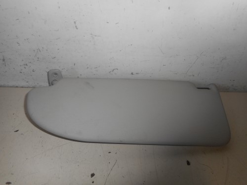 Aletta parasole parabrezza dx. Aletta parasole parabrezza dx.