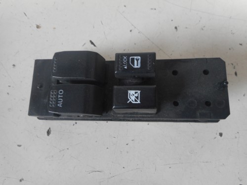 Interruttore alzacristalli porta ant sx. Interruttore alzacristalli porta ant sx.