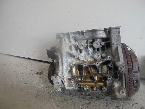 Monoblocco motore con pistoni 