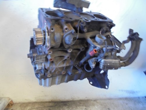 Monoblocco motore con pistoni 