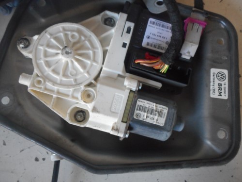 Alzacristallo elettr. porta ant. sx. Alzacristallo elettr. porta ant. sx.