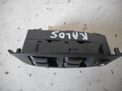 Interruttore alzacristalli porta ant sx. Interruttore alzacristalli porta ant sx.