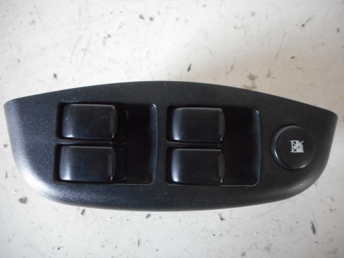 Interruttore alzacristalli porta ant sx. Interruttore alzacristalli porta ant sx.