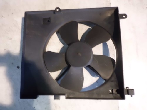 Elettroventola con supporto sx. Elettroventola con supporto sx.