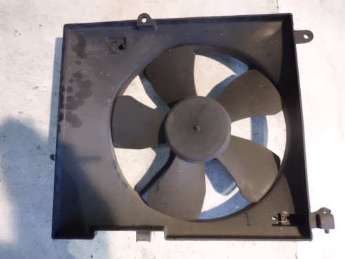 Elettroventola con supporto sx. Elettroventola con supporto sx.