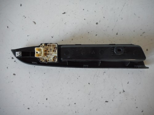 Interruttore alzacristalli porta ant  sx.