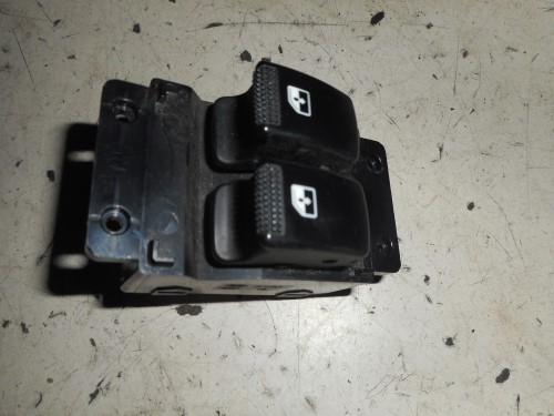 Interruttore alzacristalli porta ant sx. Interruttore alzacristalli porta ant sx.