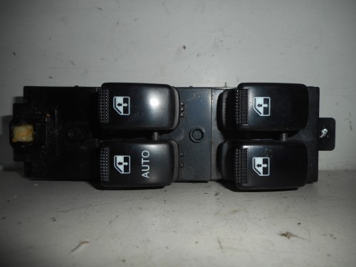 Interruttore alzacristalli porta ant sx. Interruttore alzacristalli porta ant sx.