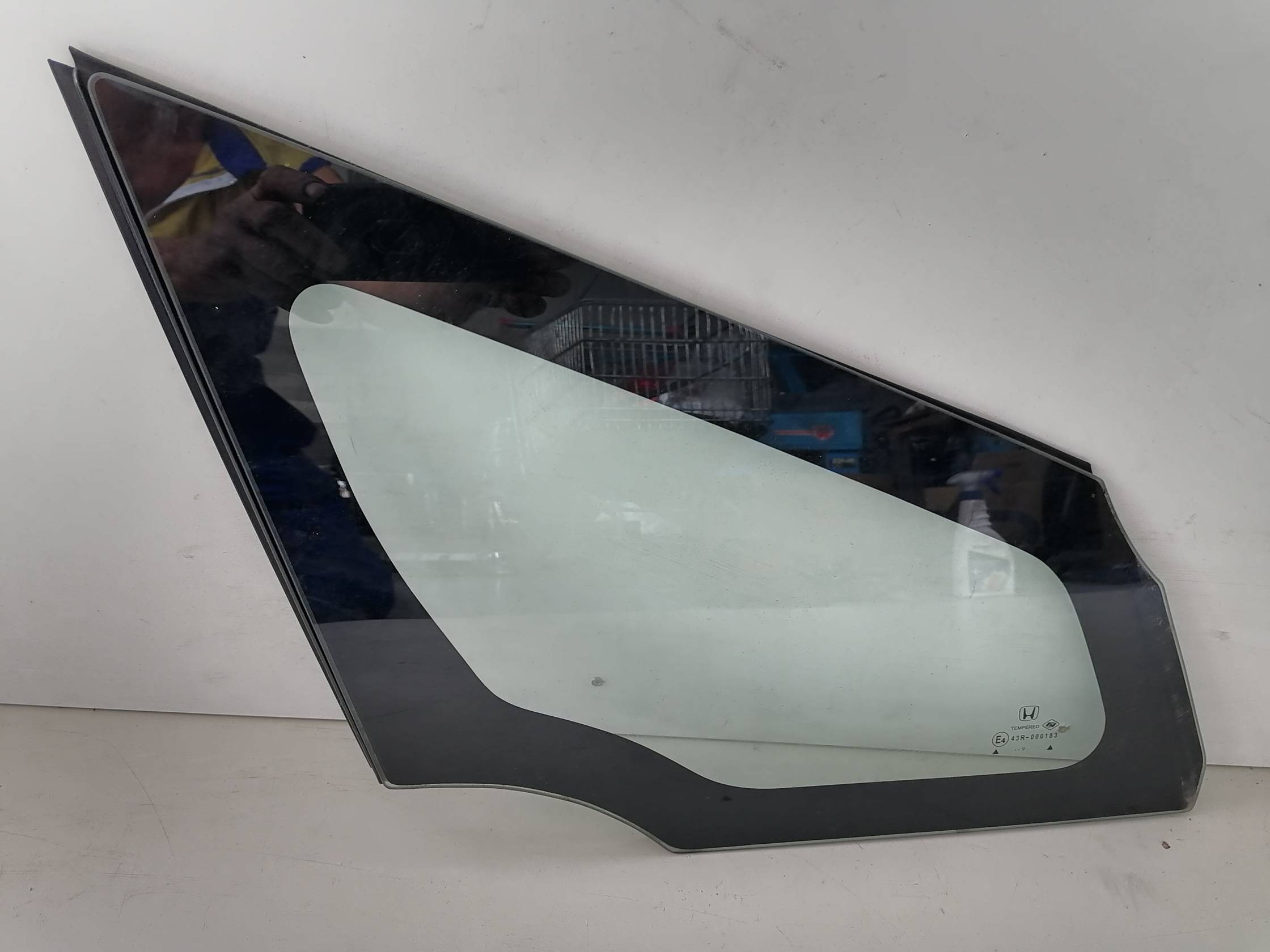 Fisso parafango ant. dx.