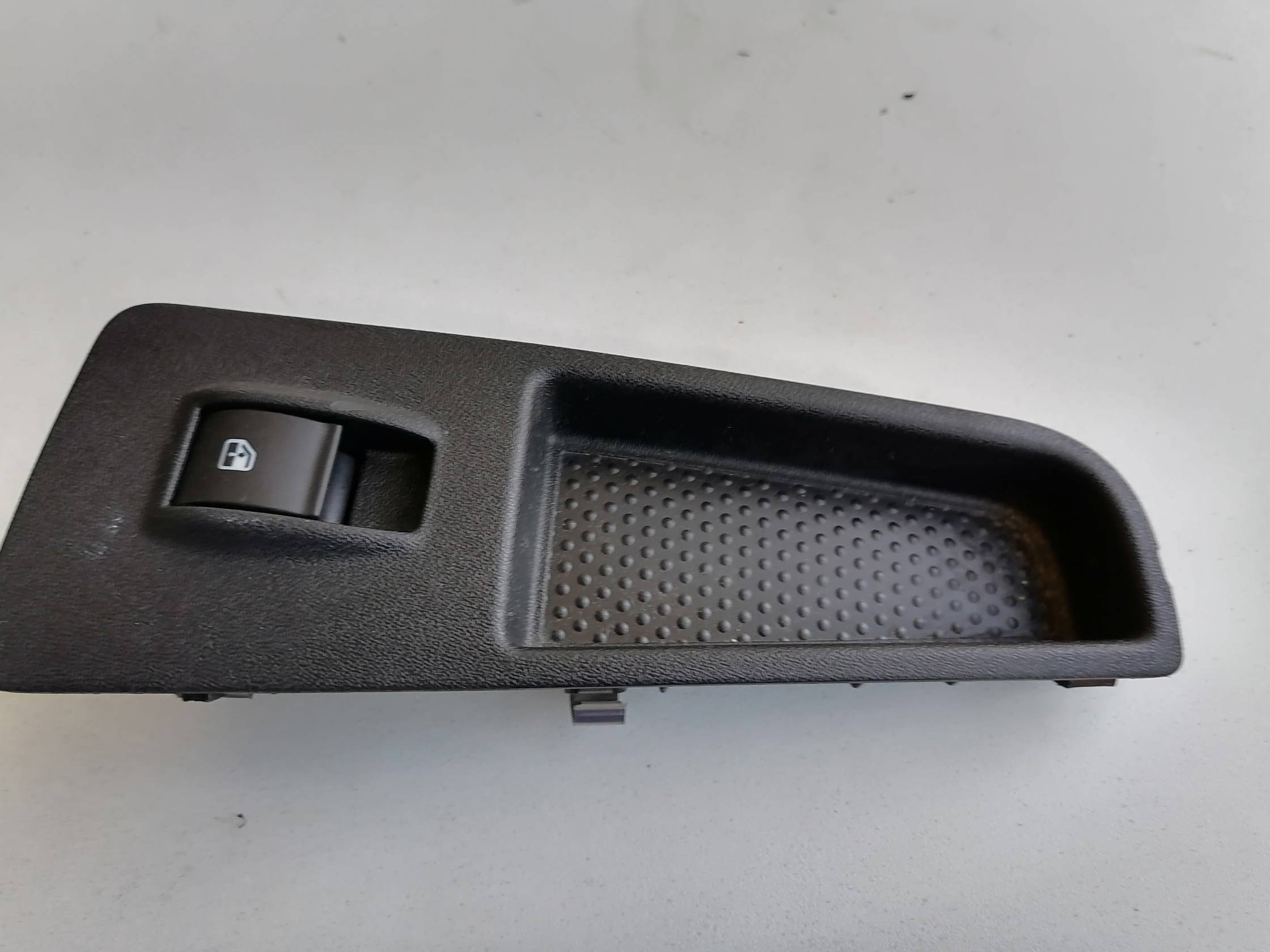 Interruttore alzacristalli porta ant.