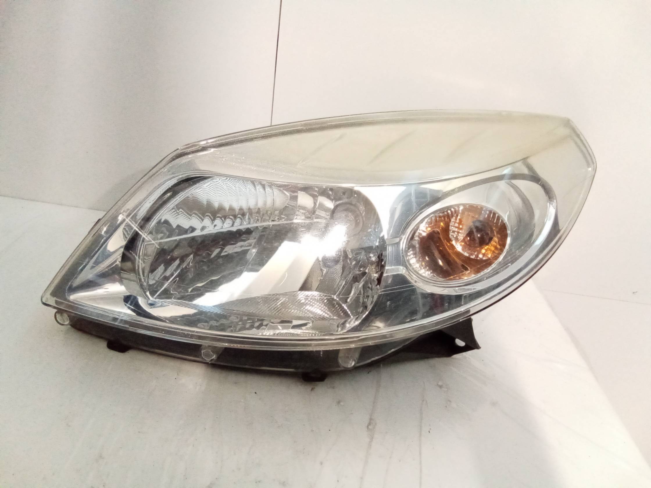 Fanale anteriore sinistro